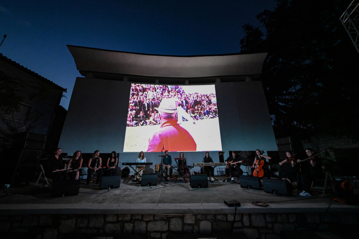 Experimental Ensemble Resounded