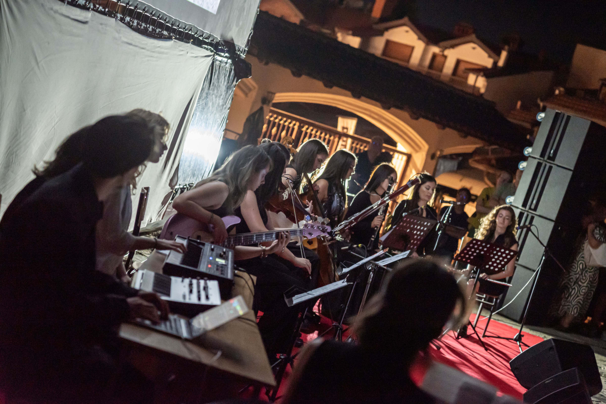 Experimental Ensemble Resounded