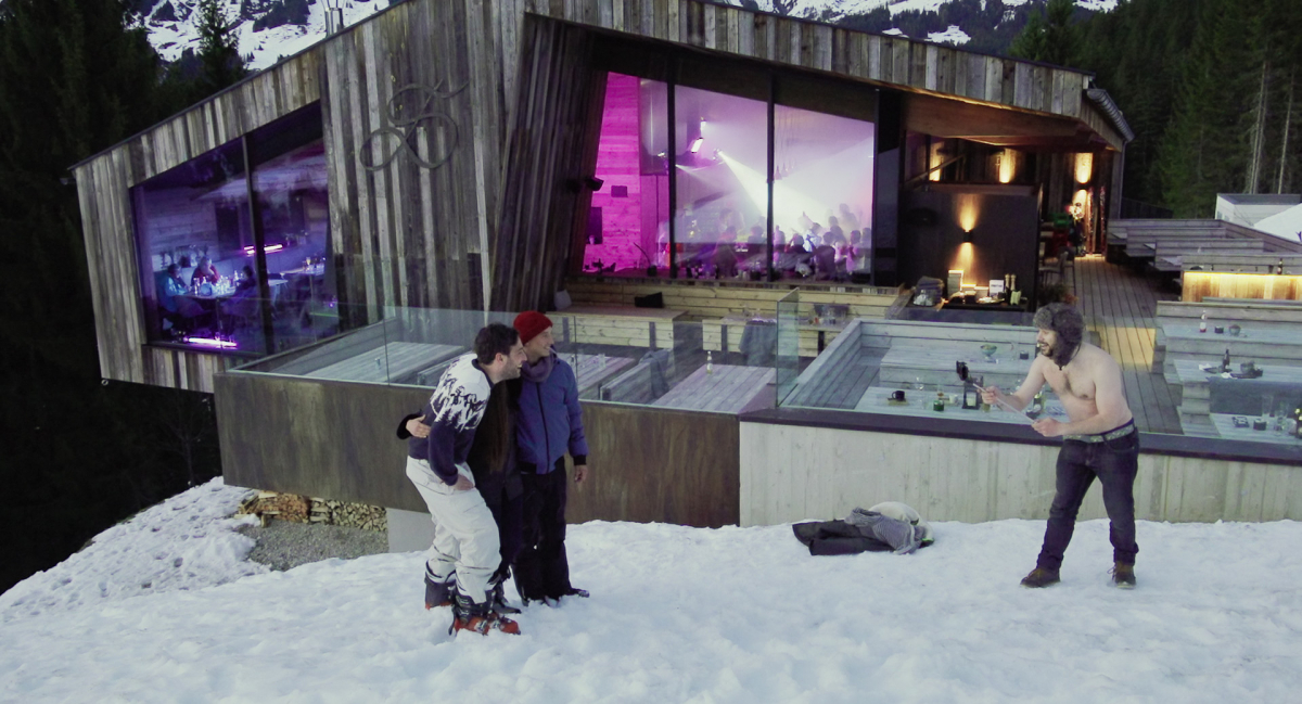 Guy Proposes to His Girlfriend on a Mountain